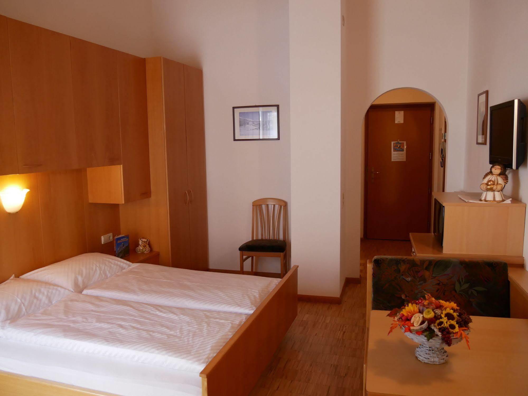 Appartmenthotel Residence Elvis โอติเซ ภายนอก รูปภาพ